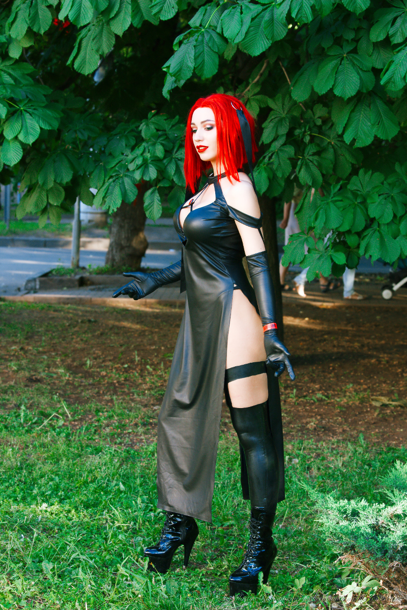 Rayne from BloodRayne 2 cosplay